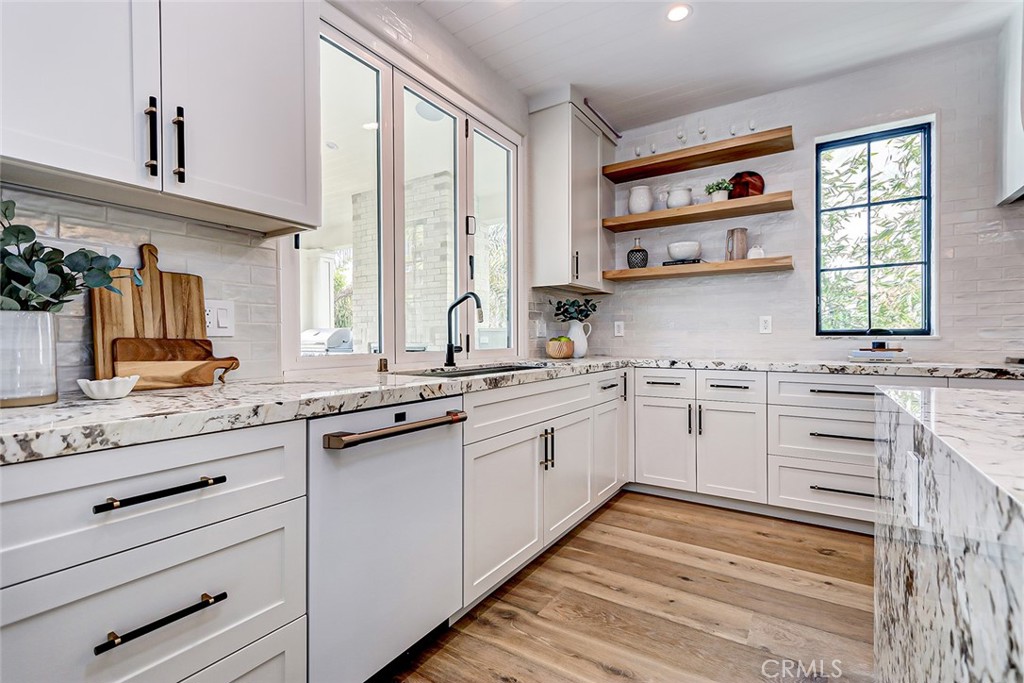 647 West Maple Avenue El Segundo, CA 90245 - Photo 16 of 58