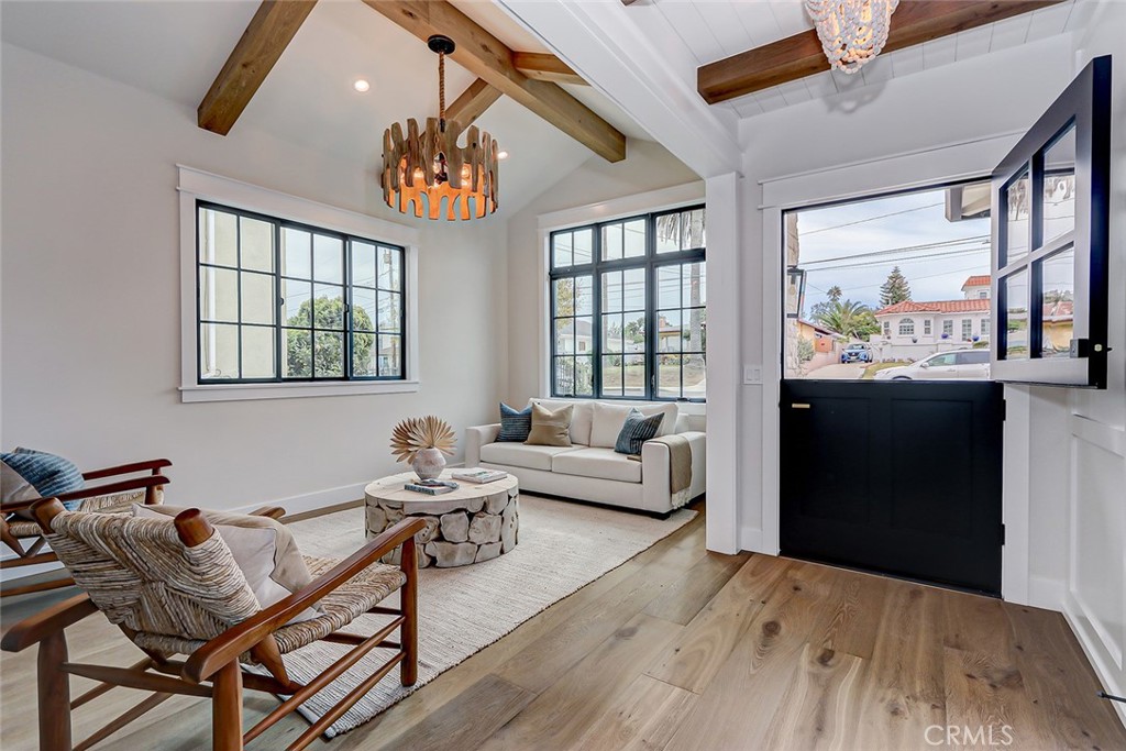 647 West Maple Avenue El Segundo, CA 90245 - Photo 4 of 58