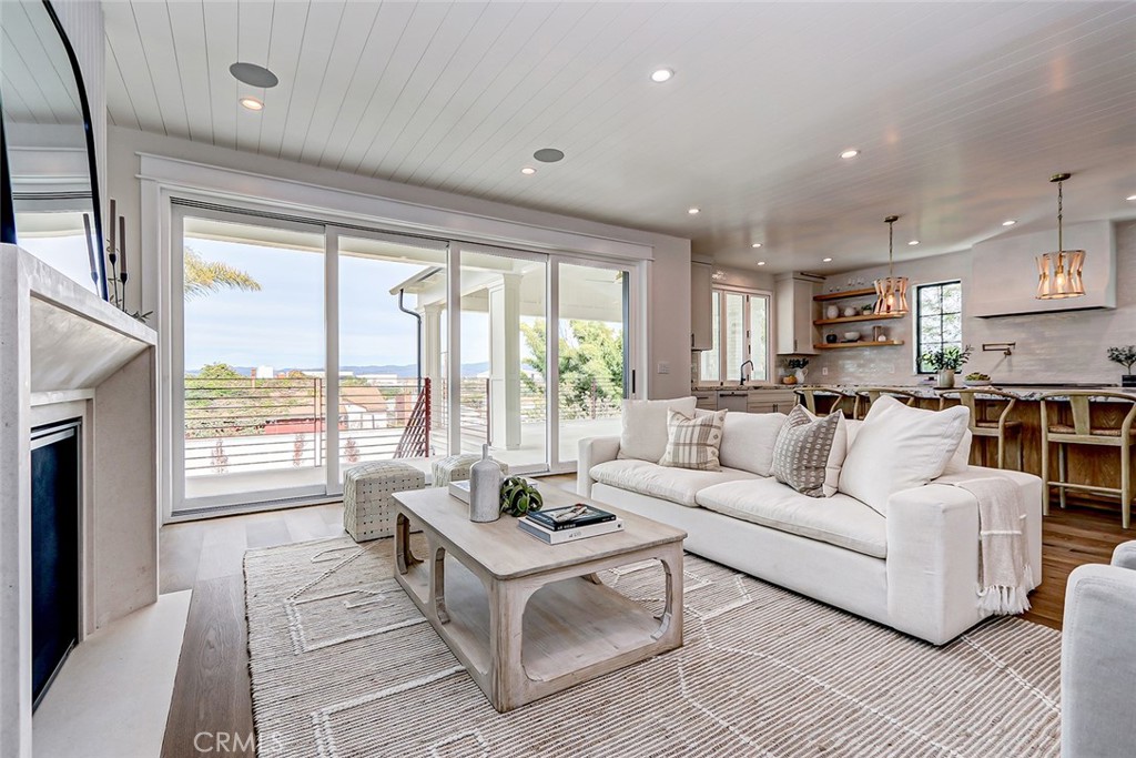 647 West Maple Avenue El Segundo, CA 90245 - Photo 10 of 58