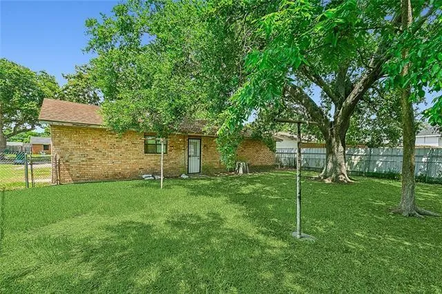 $1,800 | 9437 East Claiborne Parkway, Westwego, LA 70094