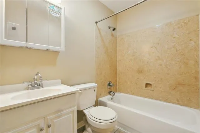 $1,800 | 9437 East Claiborne Parkway, Westwego, LA 70094