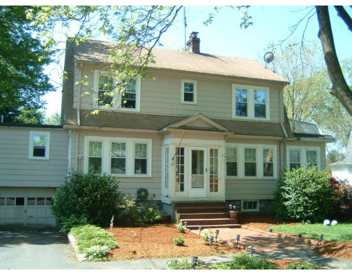 24 Governor Road Stoneham, MA 02180 - Photo 1 of 12 Gallery Image 1