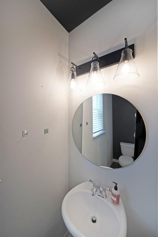 4450 Richmond Court Stone Mountain, GA 30083 - Photo 12 of 31 a bathroom with a sink and mirror