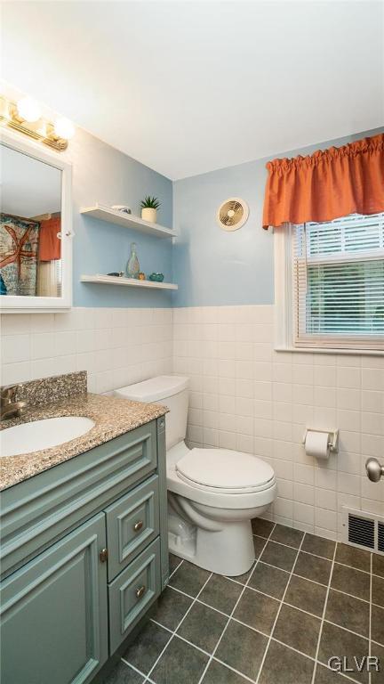 2341 Highland Street Reading, PA 19609 - Photo 21 of 36 a bathroom with a sink a toilet and shower curtain