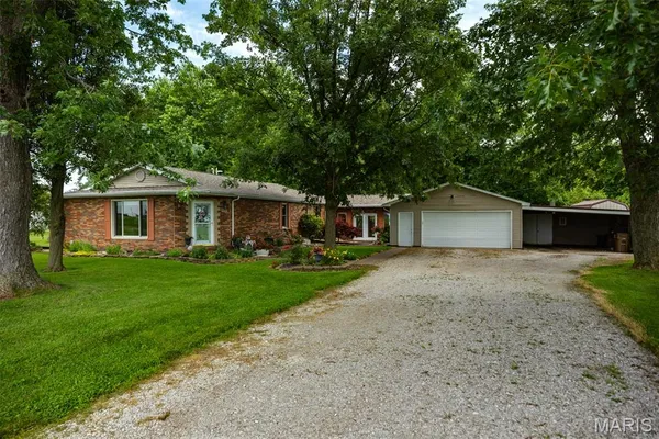 $360,000 | 900 Montana Street, Gillespie, IL 62033