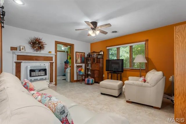 $360,000 | 900 Montana Street, Gillespie, IL 62033