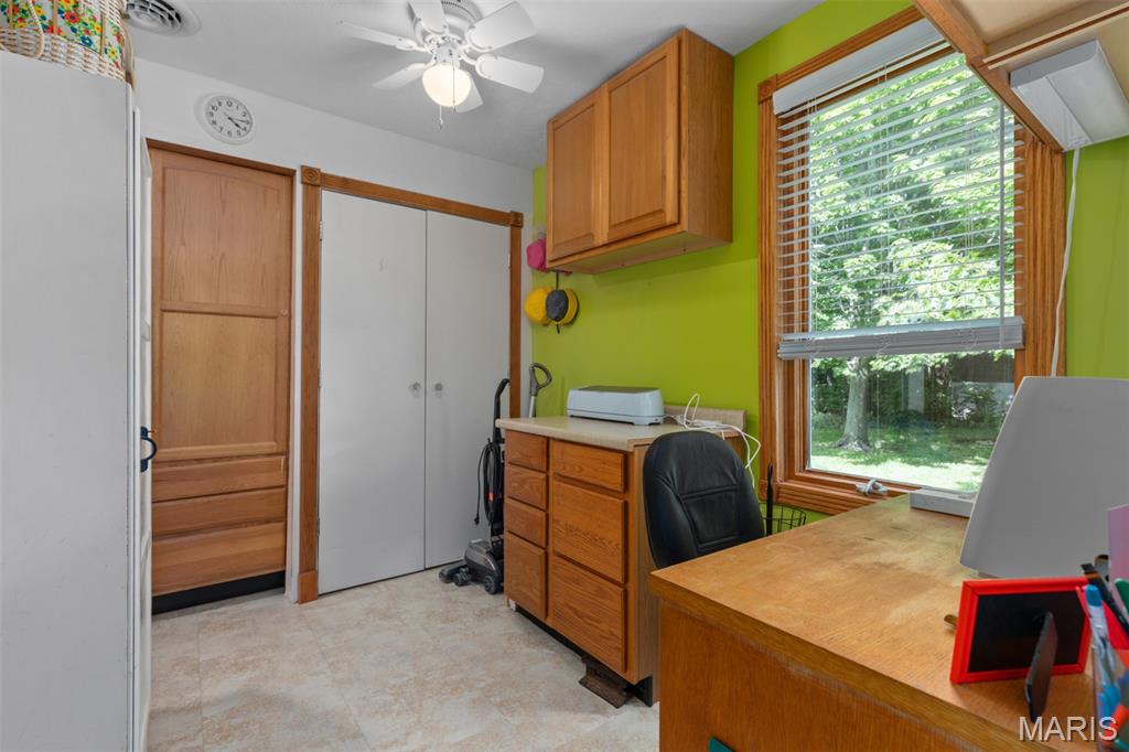 900 Montana Street Gillespie, IL 62033 - Photo 22 of 32