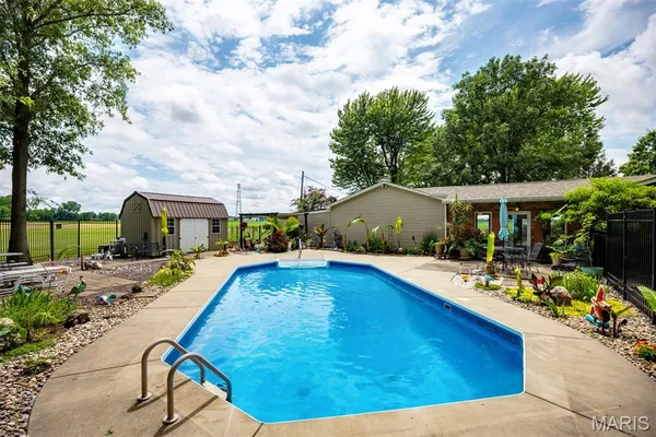 $360,000 | 900 Montana Street, Gillespie, IL 62033
