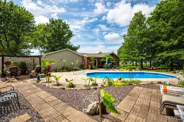 $360,000 | 900 Montana Street, Gillespie, IL 62033