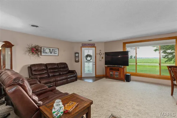 $360,000 | 900 Montana Street, Gillespie, IL 62033