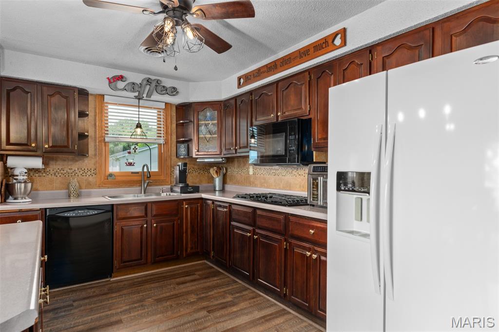 900 Montana Street Gillespie, IL 62033 - Photo 10 of 32