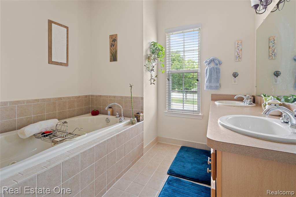 731 East Bluff Court Rochester Hills, MI 48306 - Photo 18 of 39