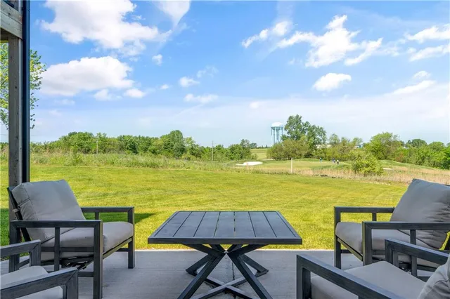 $950,000 | 14616 Aspen Circle, Basehor, KS 66007