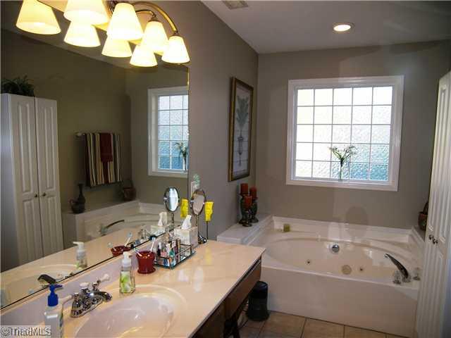 444 Hicks Road Lexington, NC 27295 - Photo 9 of 12 Master Bath/Spa.