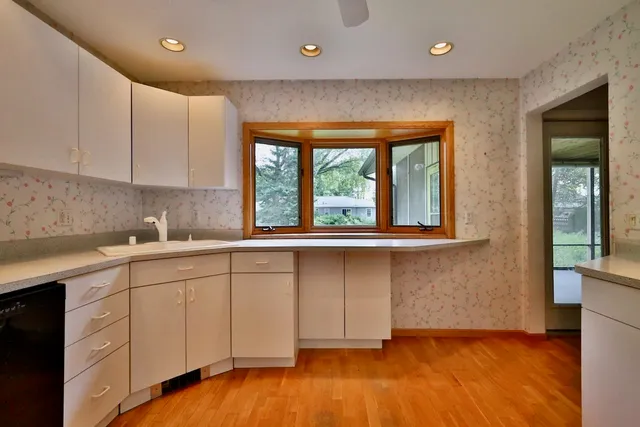 $369,900 | 713 Redland Drive, Madison, WI 53714