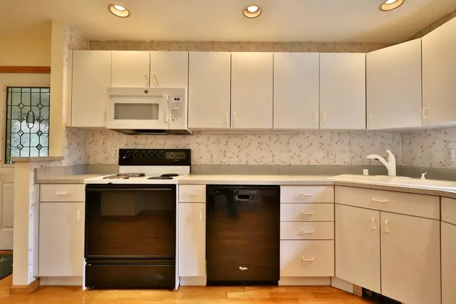 $369,900 | 713 Redland Drive, Madison, WI 53714