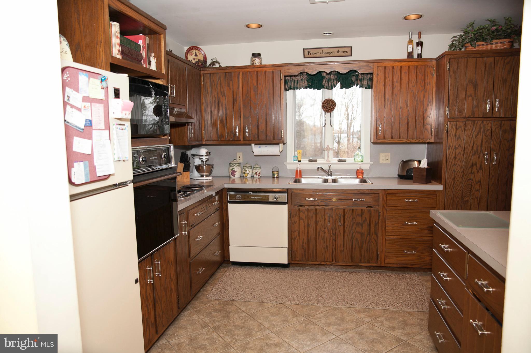 1623 Graystone Road Manheim, PA 17545 - Photo 3 of 19 Gallery Image 3