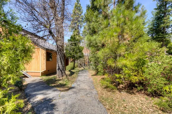 $275,000 | 40662 Village Pass Lane, Shaver Lake, CA 93664