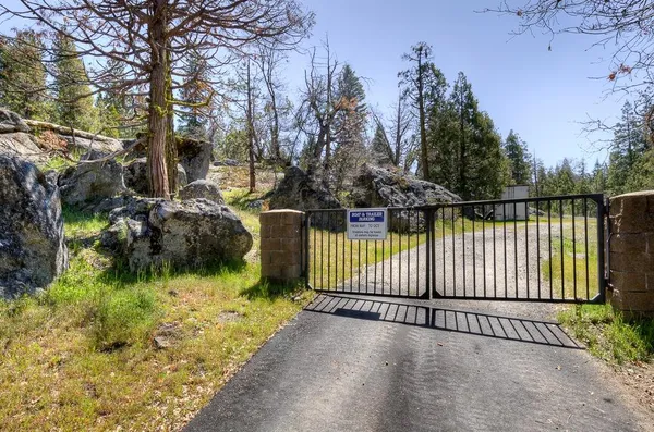$275,000 | 40662 Village Pass Lane, Shaver Lake, CA 93664