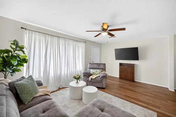 $1,400 | 6975 Chasewood Drive, Houston, TX 77489