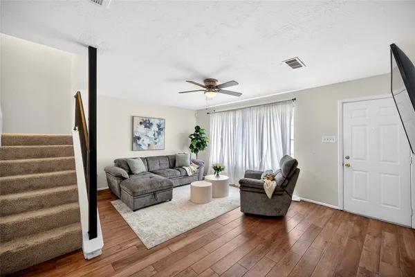 $1,400 | 6975 Chasewood Drive, Houston, TX 77489