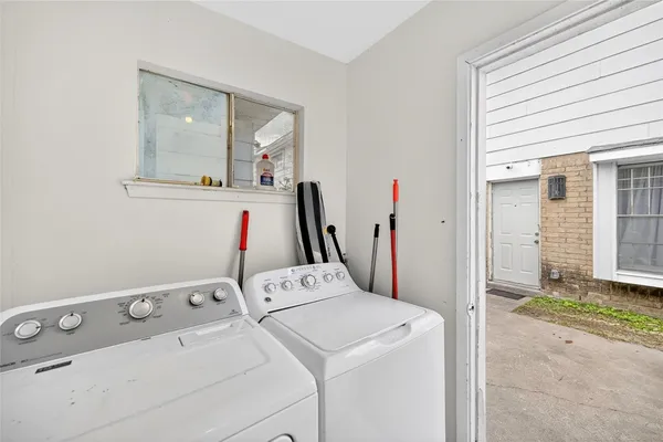 $1,400 | 6975 Chasewood Drive, Houston, TX 77489