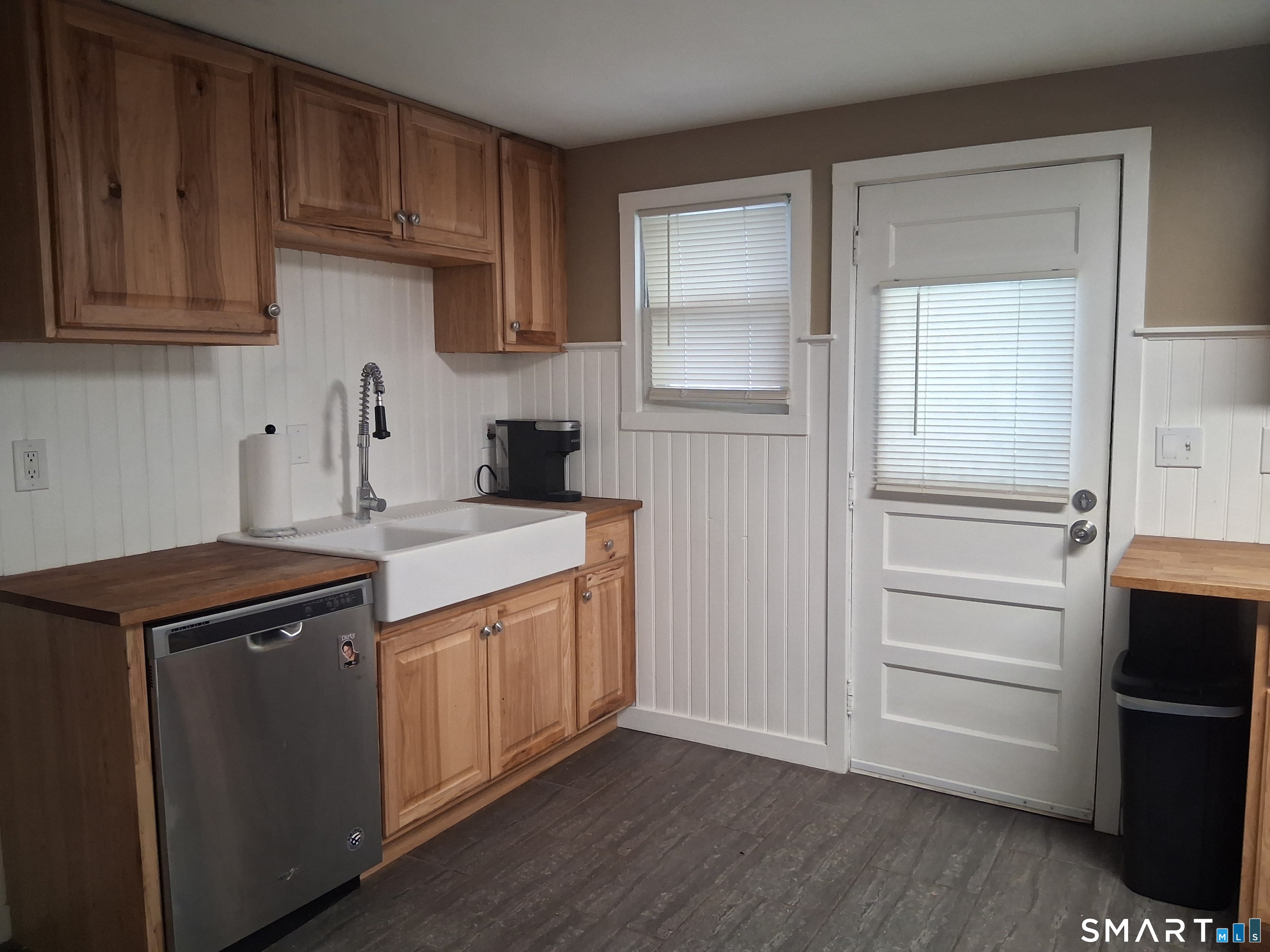 17 Ballou Road Branford, CT 06405 - Photo 3 of 18