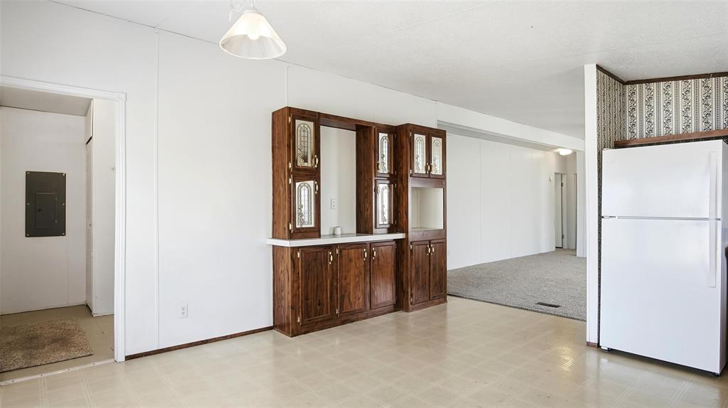 10902 County Road 414 Merkel, TX 79536 - Photo 14 of 26 an empty room with windows