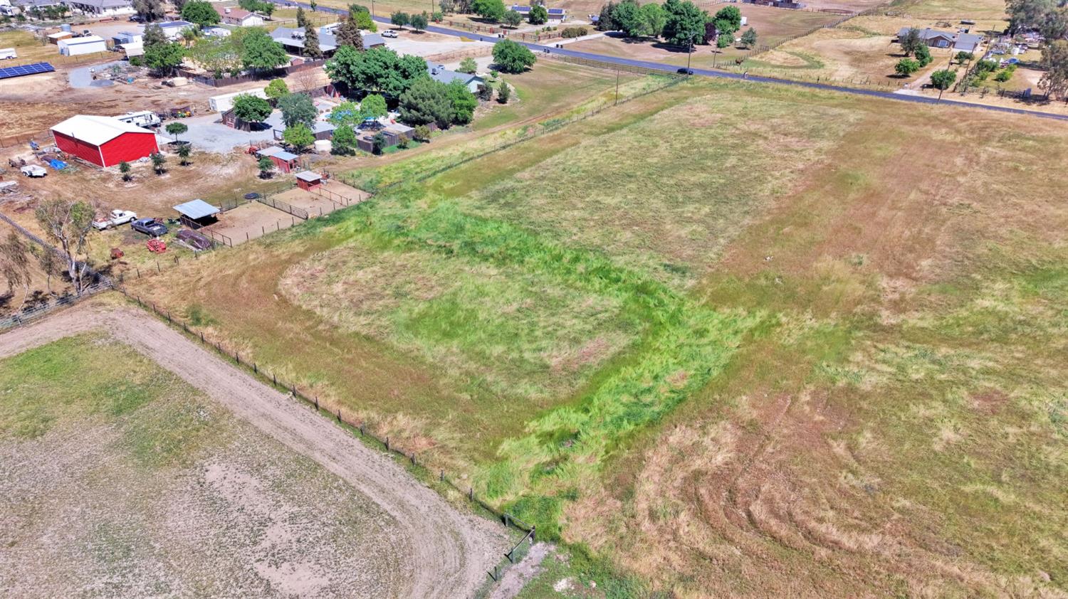 99999 Anaconda Road Madera, CA 93636 - Photo 6 of 14 a view of a yard with an umbrella