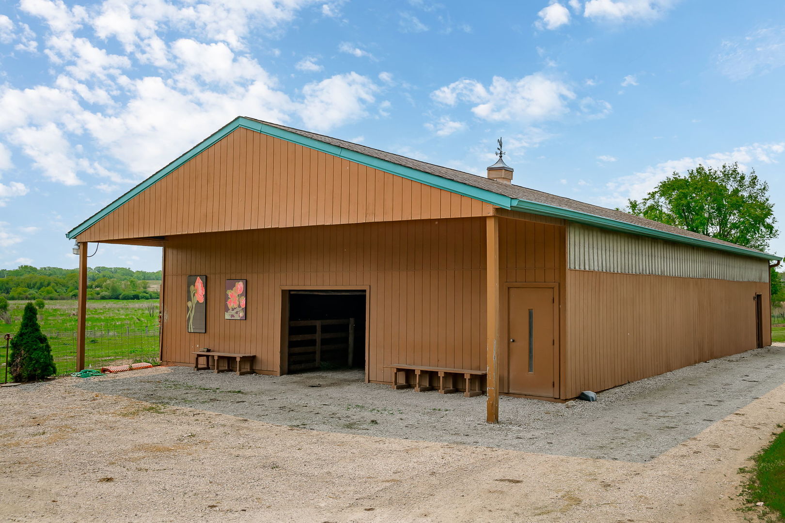 29295 North Callahan Road Wauconda, IL 60084 - Photo 15 of 45 a backyard of a house