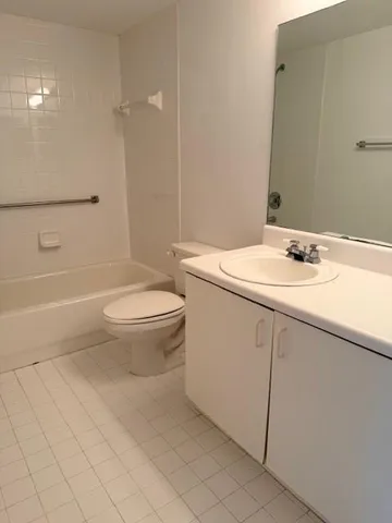 a view of a yard with a fountain