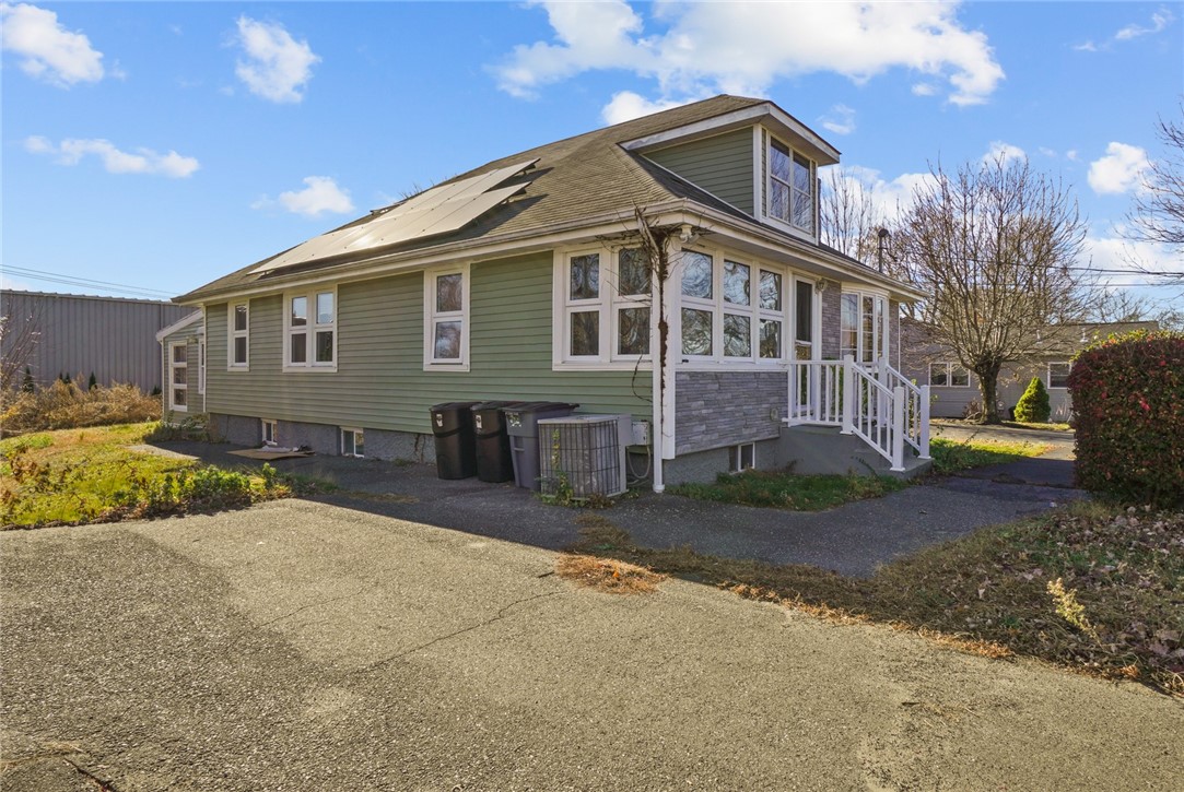 48 Cedar Street Johnston, RI 02919 - Photo 4 of 41