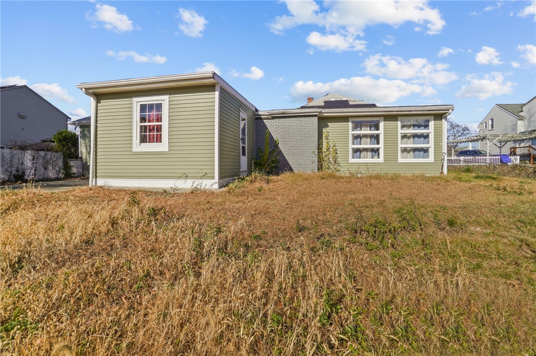 48 Cedar Street Johnston, RI 02919 - Photo 6 of 41