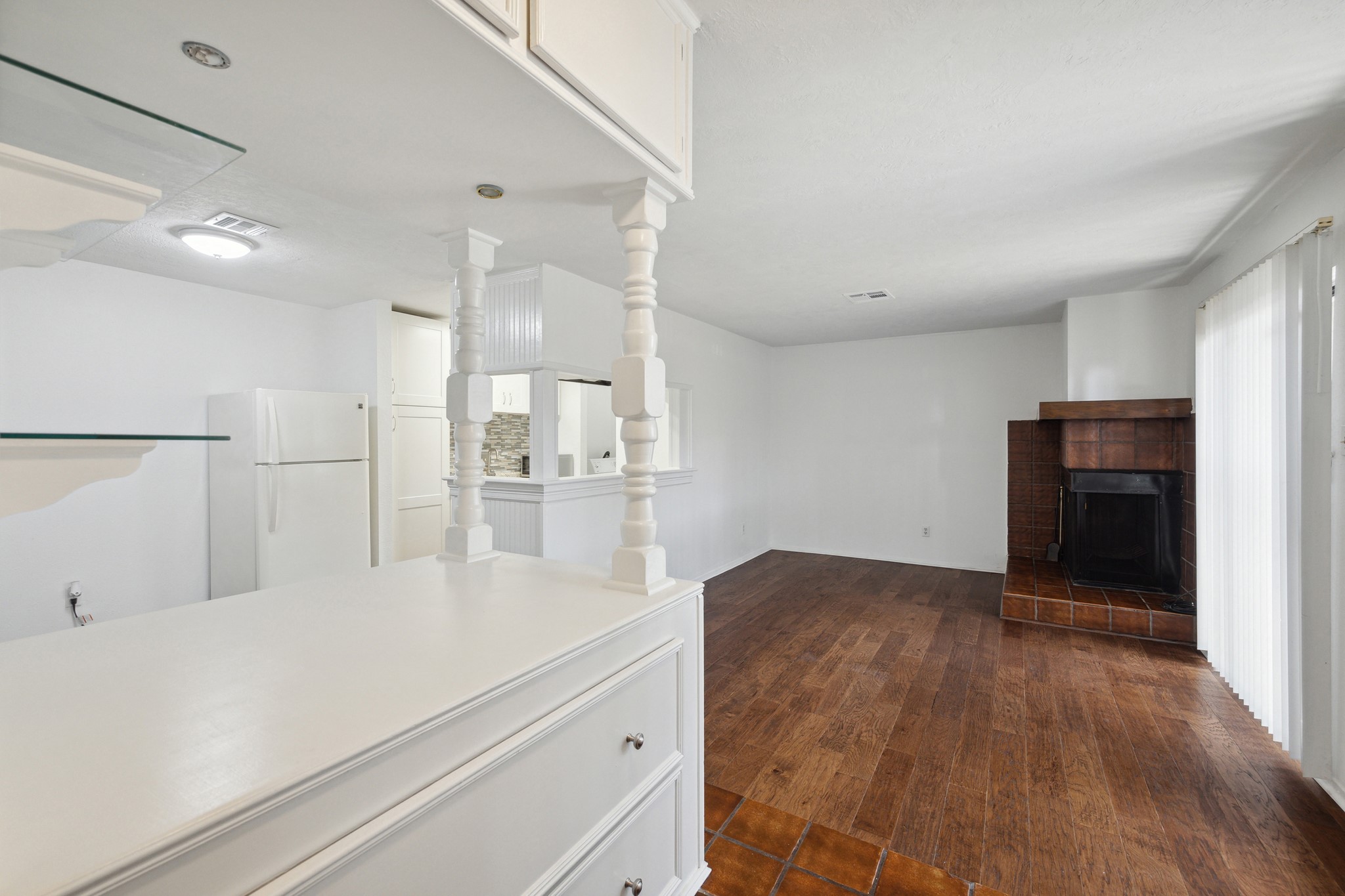 3606 Ocee Street Houston, TX 77063 - Photo 6 of 16 a view of kitchen with refrigerator and window