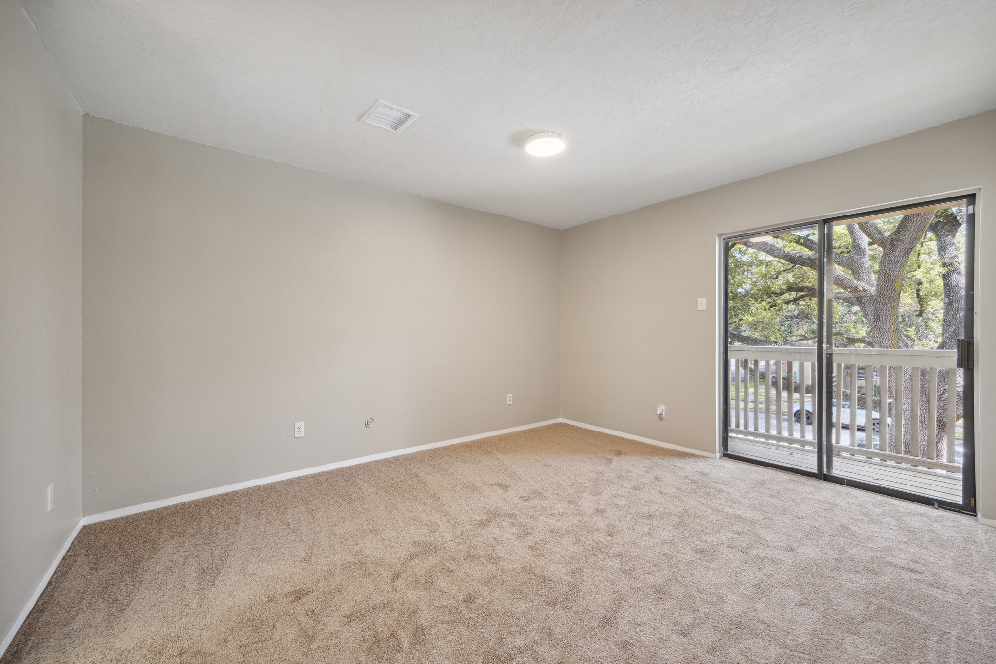3606 Ocee Street Houston, TX 77063 - Photo 10 of 16 an empty room with windows