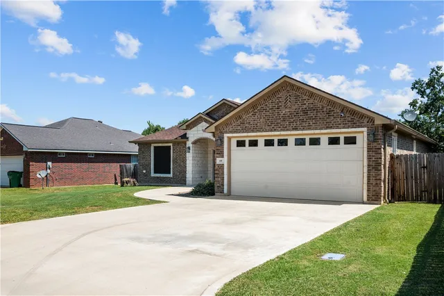 $439,000 | 600 Olde Oaks Circle, Madisonville, TX 77864