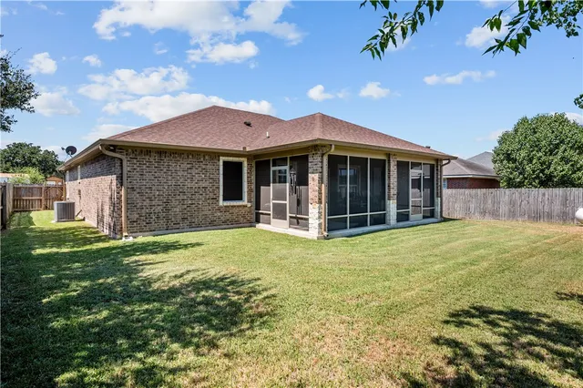 $439,000 | 600 Olde Oaks Circle, Madisonville, TX 77864