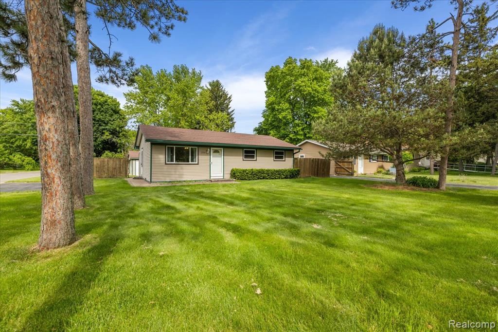 3500 Emmons Avenue Rochester Hills, MI 48307 - Photo 3 of 34