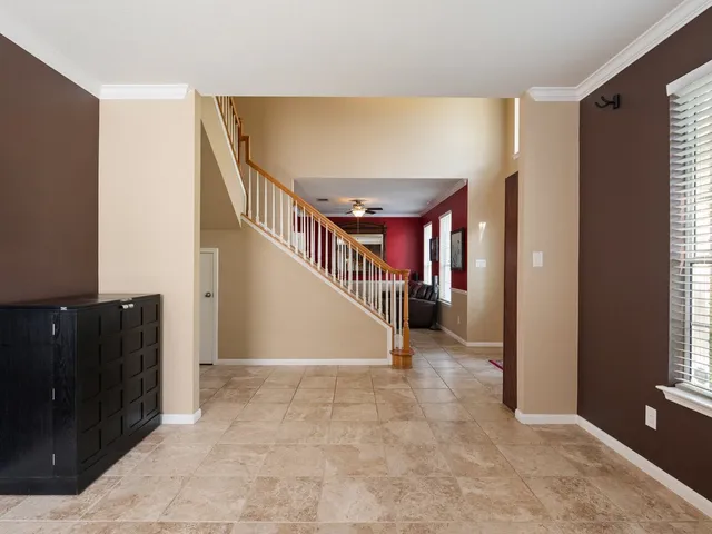 a view of an entryway with a livingroom