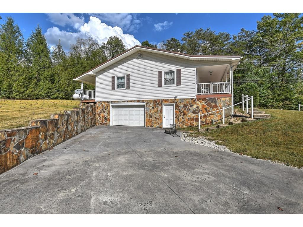 111 Jackson Road Unicoi, TN 37692 - Photo 31 of 33 OneCar Drive Under Garage