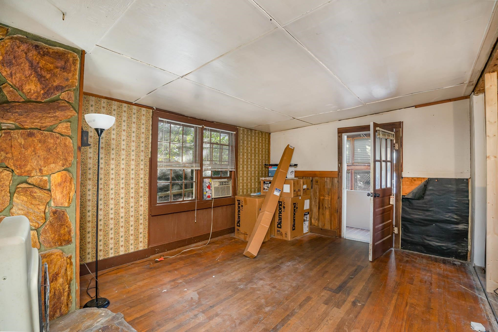 4033 Greenleaf Street Raleigh, NC 27606 - Photo 6 of 13 Living Room