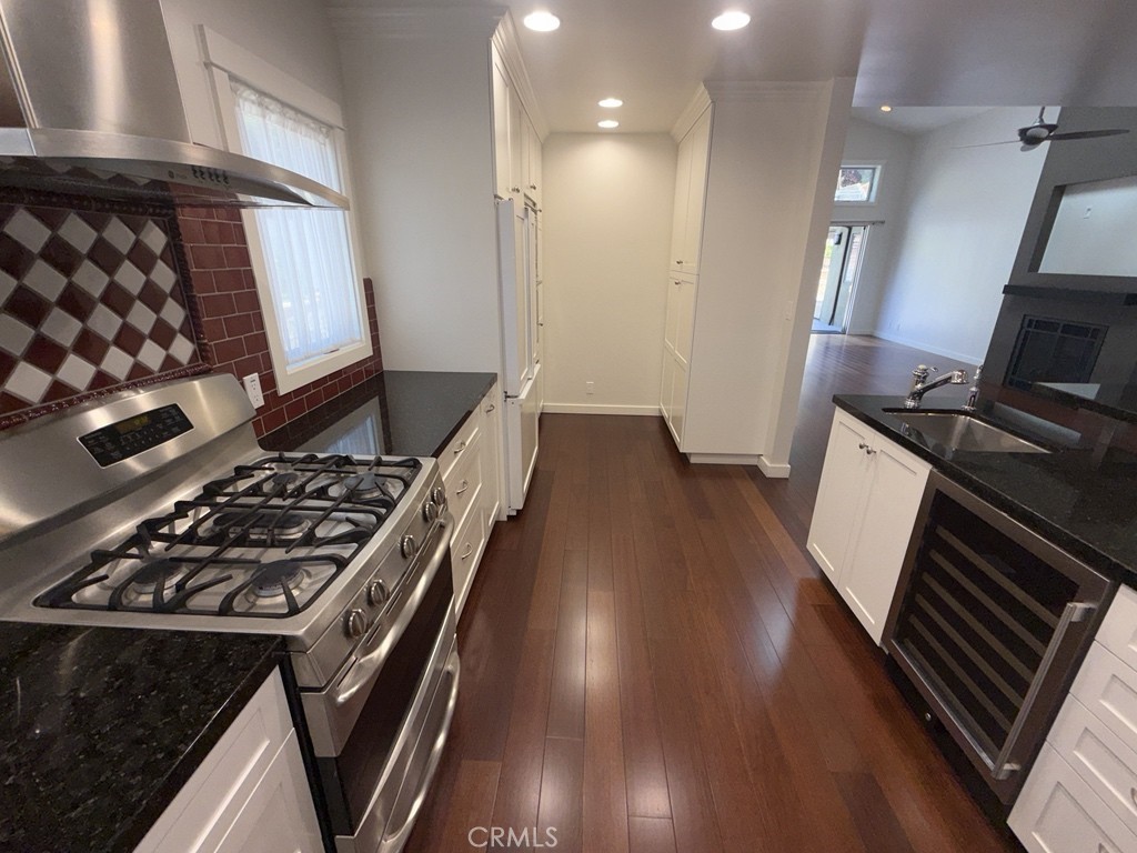 2746 North Kenneth Road Burbank, CA 91504 - Photo 6 of 29