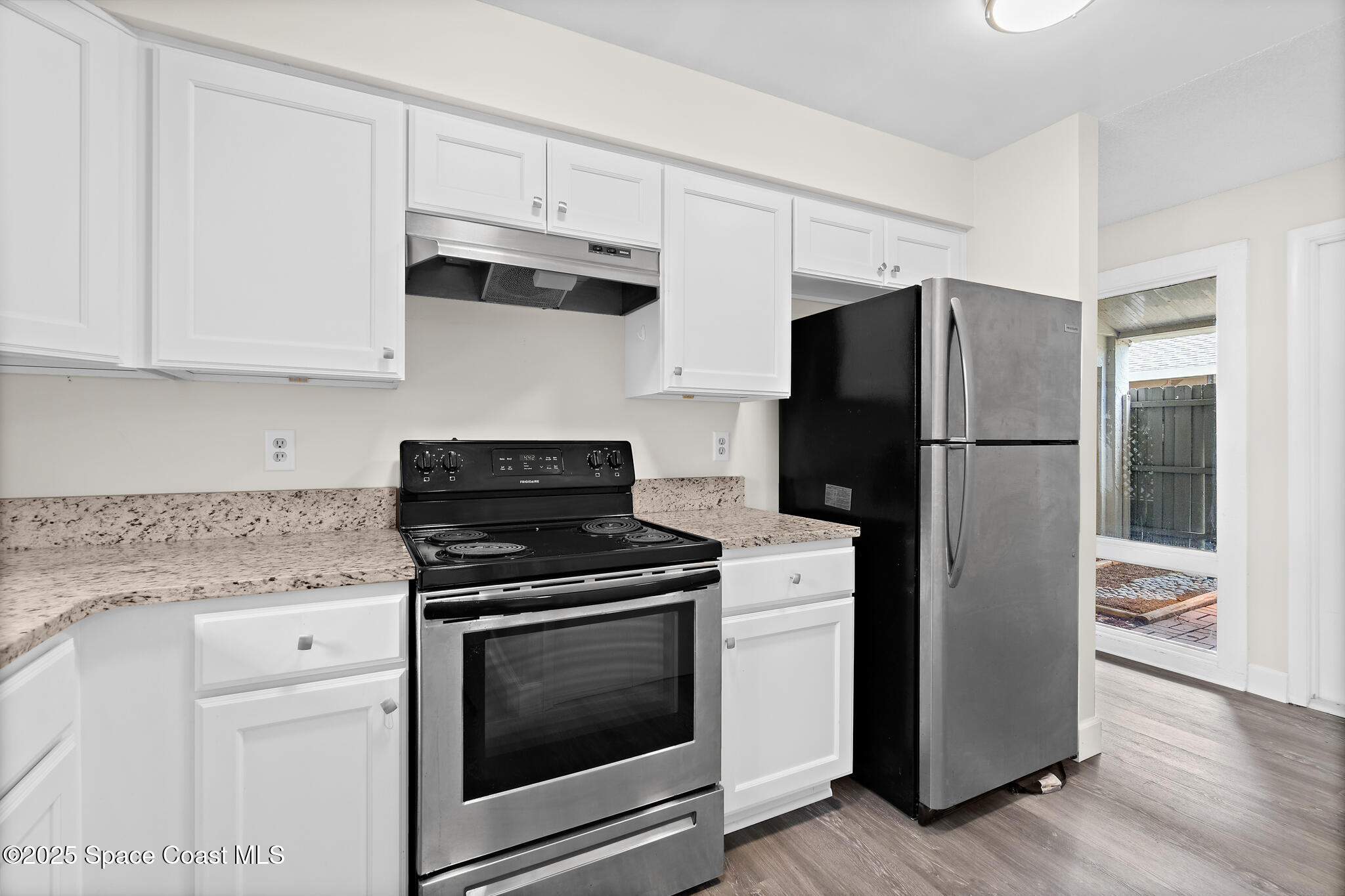 425 Willow Tree Drive Melbourne, FL 32940 - Photo 4 of 25 Kitchen