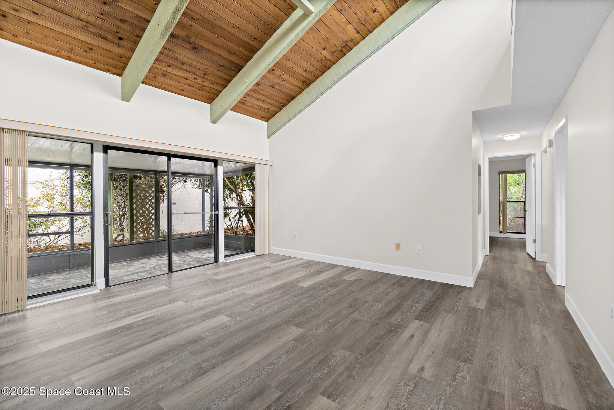 425 Willow Tree Drive Melbourne, FL 32940 - Photo 5 of 25 Living Area