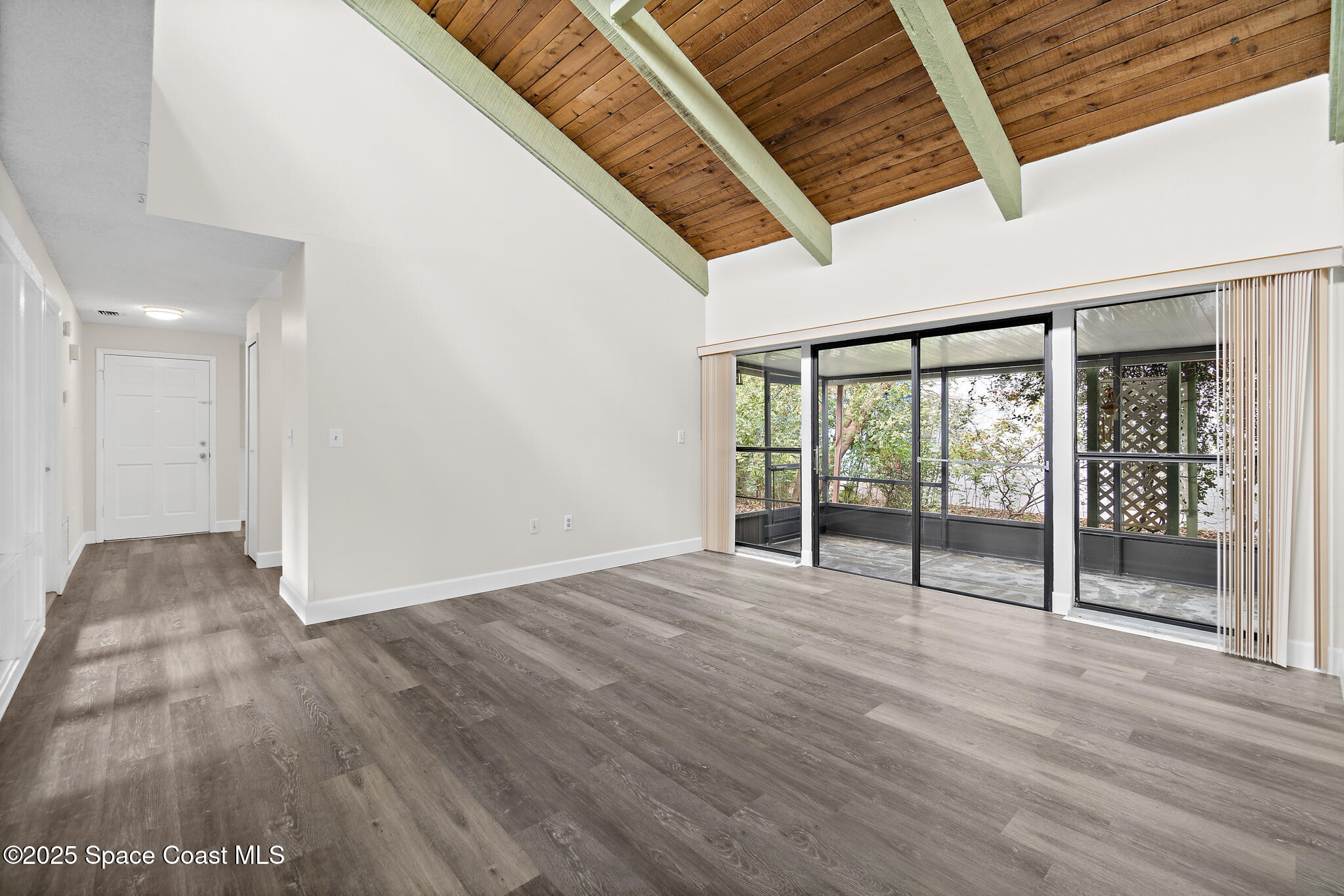 425 Willow Tree Drive Melbourne, FL 32940 - Photo 6 of 25 Living Area