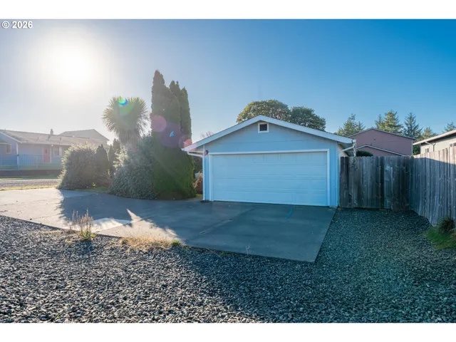 $325,000 | 1590 St John Street, Coos Bay, OR 97420