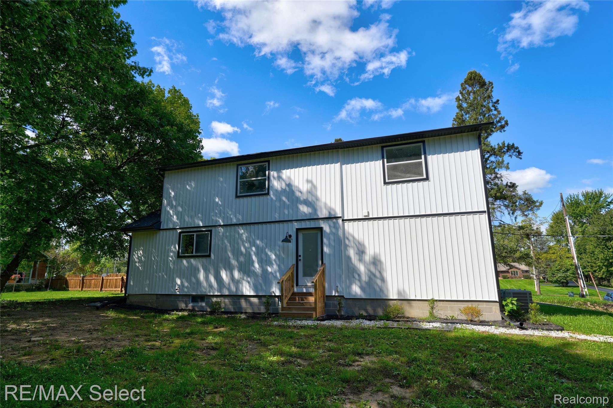 12111 Linden Road Linden, MI 48451 - Photo 6 of 63 12111 Linden Rd 08.jpg