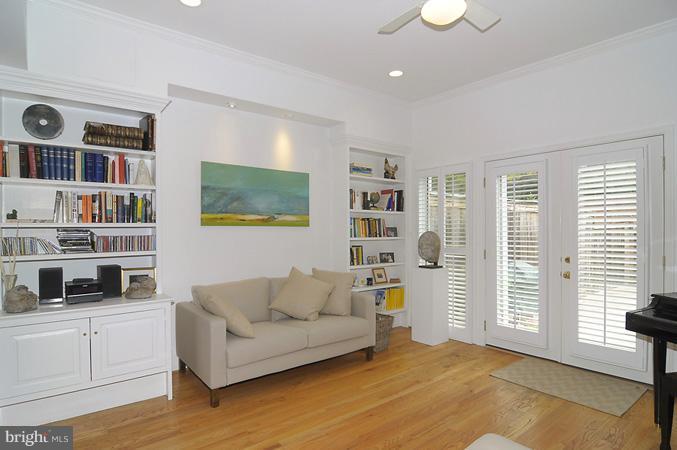 1321 35th Street Northwest Washington, DC 20007 - Photo 4 of 26 Living Room