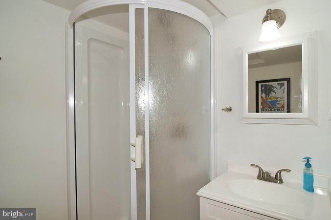 1321 35th Street Northwest Washington, DC 20007 - Photo 8 of 26 Bath