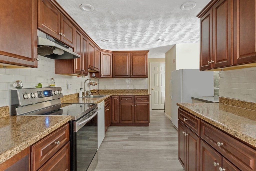 44 McAuliffe Road Randolph, MA 02368 - Photo 6 of 16 Gallery Image 6